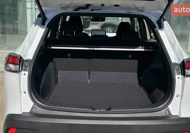 Белый Тойота Corolla Cross, объемом двигателя 2 л и пробегом 17 тыс. км за 36749 $, фото 9 на Automoto.ua