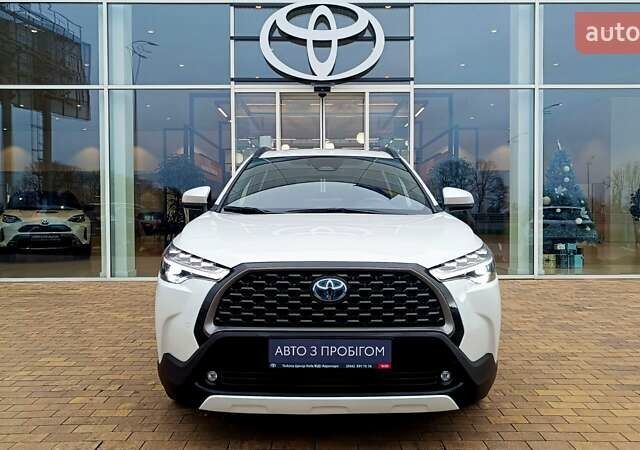 Белый Тойота Corolla Cross, объемом двигателя 1.99 л и пробегом 17 тыс. км за 36686 $, фото 4 на Automoto.ua
