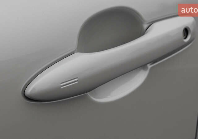 Белый Тойота Corolla Cross, объемом двигателя 2 л и пробегом 31 тыс. км за 35157 $, фото 21 на Automoto.ua