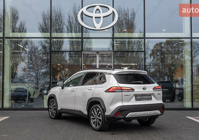 Белый Тойота Corolla Cross, объемом двигателя 2 л и пробегом 31 тыс. км за 35157 $, фото 1 на Automoto.ua