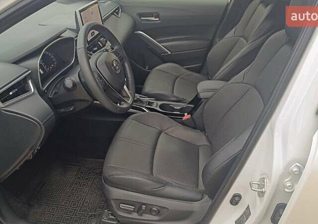 Белый Тойота Corolla Cross, объемом двигателя 1.99 л и пробегом 17 тыс. км за 36686 $, фото 10 на Automoto.ua