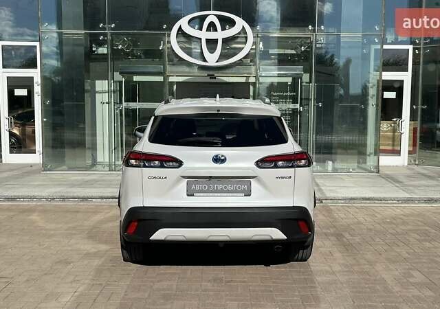 Белый Тойота Corolla Cross, объемом двигателя 2 л и пробегом 17 тыс. км за 36749 $, фото 3 на Automoto.ua