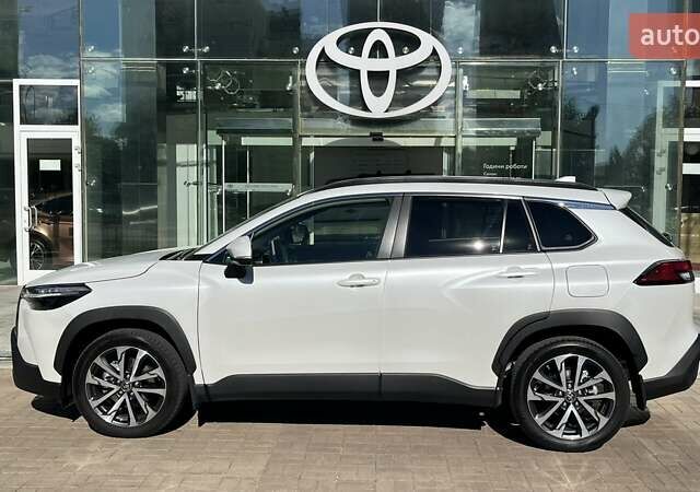 Белый Тойота Corolla Cross, объемом двигателя 2 л и пробегом 17 тыс. км за 36749 $, фото 2 на Automoto.ua