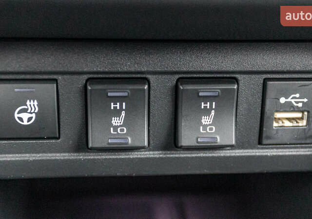 Белый Тойота Corolla Cross, объемом двигателя 2 л и пробегом 31 тыс. км за 35157 $, фото 30 на Automoto.ua