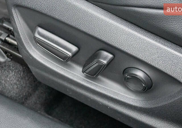 Белый Тойота Corolla Cross, объемом двигателя 2 л и пробегом 31 тыс. км за 35157 $, фото 22 на Automoto.ua