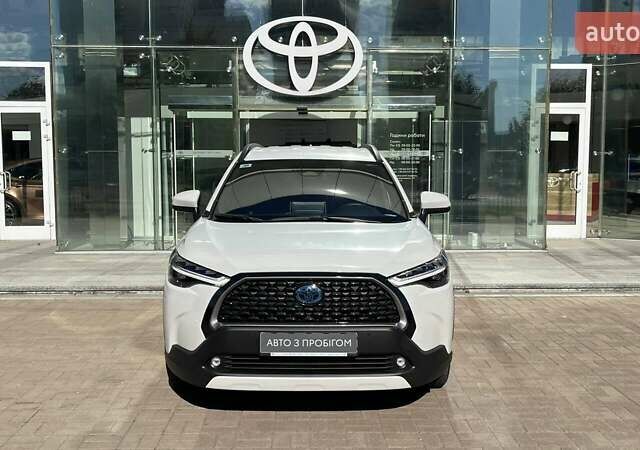 Белый Тойота Corolla Cross, объемом двигателя 2 л и пробегом 17 тыс. км за 36749 $, фото 4 на Automoto.ua