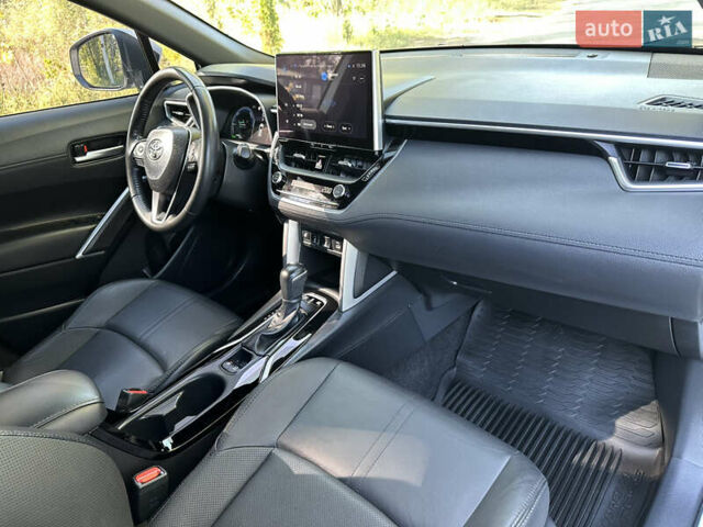 Белый Тойота Corolla Cross, объемом двигателя 2 л и пробегом 70 тыс. км за 33500 $, фото 44 на Automoto.ua