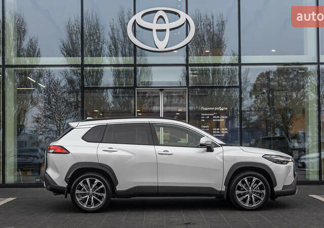 Белый Тойота Corolla Cross, объемом двигателя 2 л и пробегом 31 тыс. км за 35157 $, фото 18 на Automoto.ua