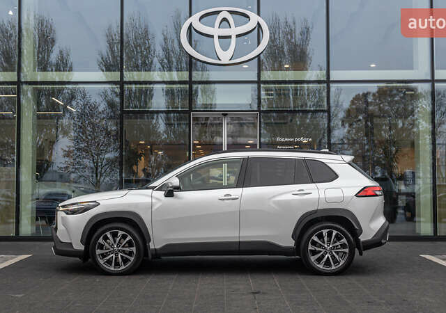 Белый Тойота Corolla Cross, объемом двигателя 2 л и пробегом 31 тыс. км за 35157 $, фото 2 на Automoto.ua