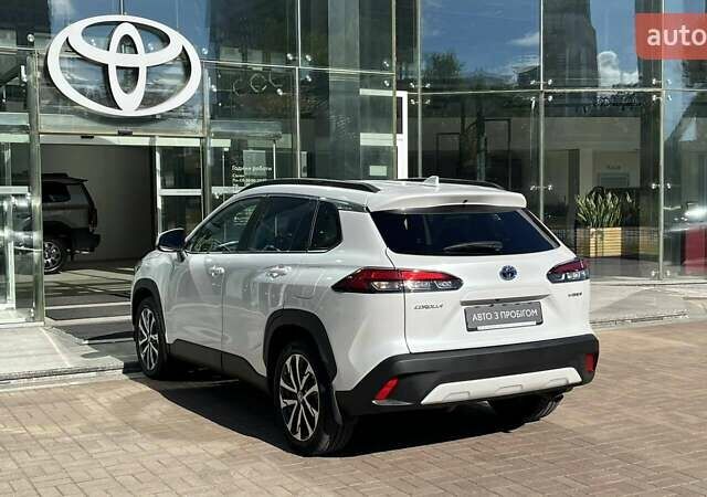 Белый Тойота Corolla Cross, объемом двигателя 2 л и пробегом 17 тыс. км за 36749 $, фото 1 на Automoto.ua