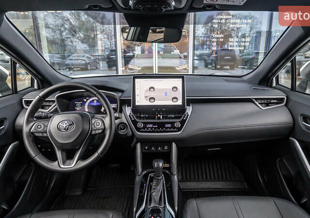 Белый Тойота Corolla Cross, объемом двигателя 2 л и пробегом 31 тыс. км за 35157 $, фото 7 на Automoto.ua