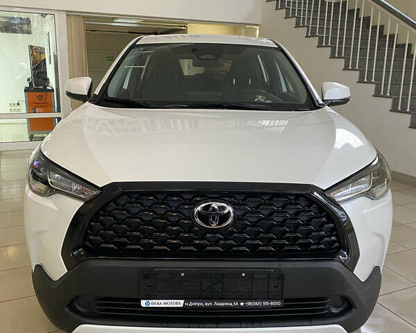 Белый Тойота Corolla Cross, объемом двигателя 2 л и пробегом 1 тыс. км за 28499 $, фото 2 на Automoto.ua