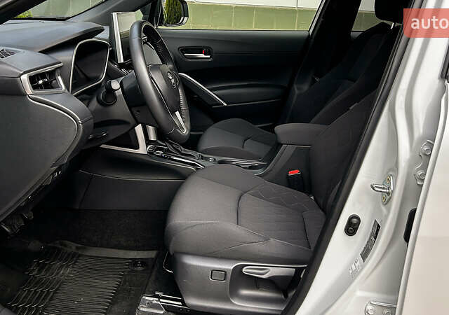 Белый Тойота Corolla Cross, объемом двигателя 1.99 л и пробегом 6 тыс. км за 34991 $, фото 12 на Automoto.ua