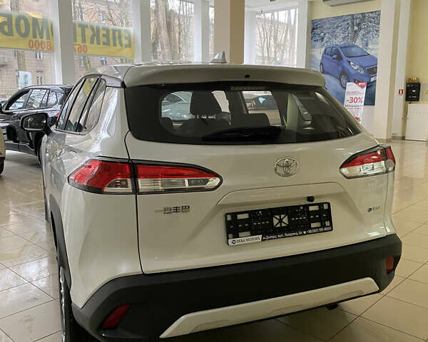 Белый Тойота Corolla Cross, объемом двигателя 2 л и пробегом 1 тыс. км за 28499 $, фото 5 на Automoto.ua