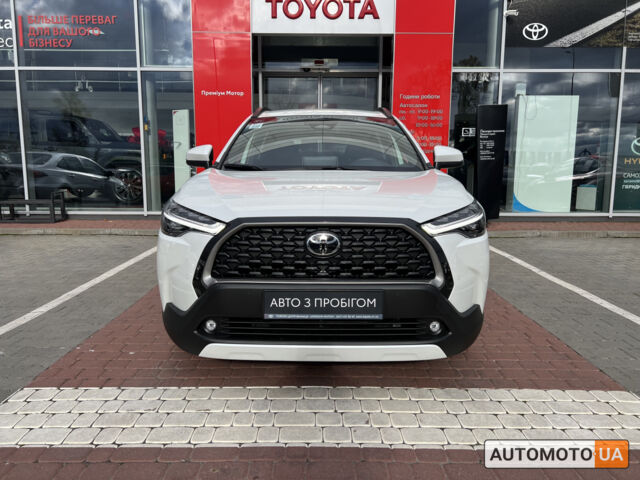 Белый Тойота Corolla Cross, объемом двигателя 2 л и пробегом 3 тыс. км за 39103 $, фото 2 на Automoto.ua