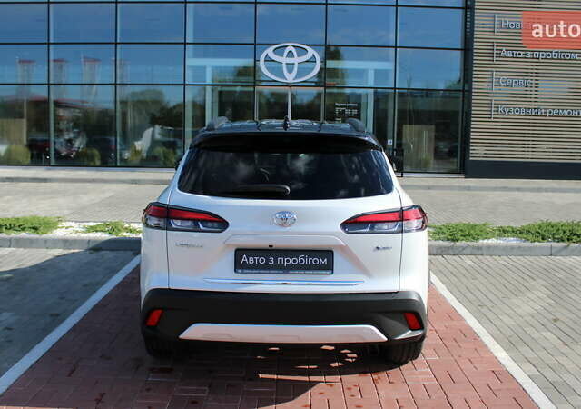 Белый Тойота Corolla Cross, объемом двигателя 2 л и пробегом 1 тыс. км за 38773 $, фото 4 на Automoto.ua
