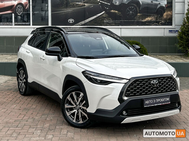 Белый Тойота Corolla Cross, объемом двигателя 2 л и пробегом 6 тыс. км за 35000 $, фото 2 на Automoto.ua
