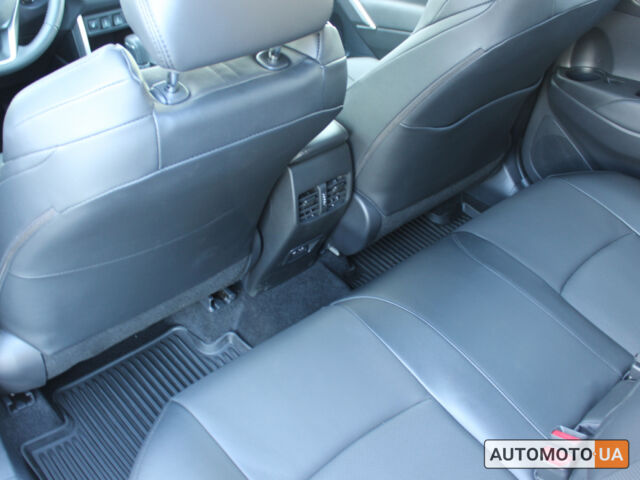 Белый Тойота Corolla Cross, объемом двигателя 2 л и пробегом 2 тыс. км за 38661 $, фото 11 на Automoto.ua