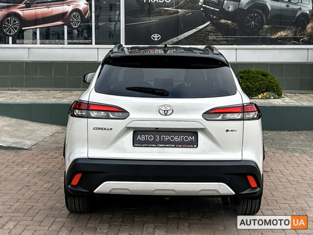 Белый Тойота Corolla Cross, объемом двигателя 2 л и пробегом 6 тыс. км за 35000 $, фото 5 на Automoto.ua