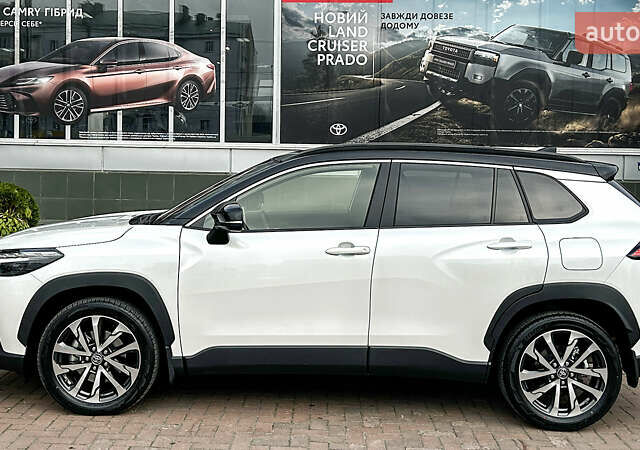 Белый Тойота Corolla Cross, объемом двигателя 1.99 л и пробегом 6 тыс. км за 34991 $, фото 4 на Automoto.ua