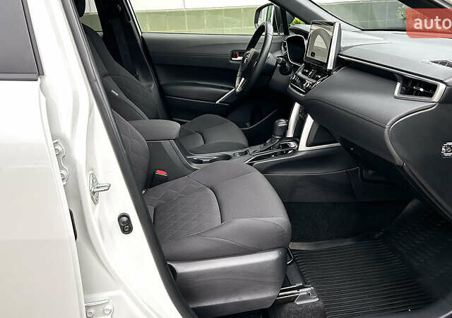 Белый Тойота Corolla Cross, объемом двигателя 1.99 л и пробегом 6 тыс. км за 34991 $, фото 9 на Automoto.ua