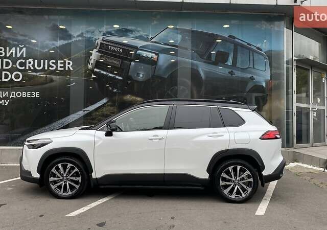 Білий Тойота Corolla Cross, об'ємом двигуна 2 л та пробігом 1 тис. км за 38750 $, фото 2 на Automoto.ua