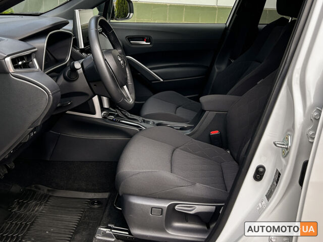 Белый Тойота Corolla Cross, объемом двигателя 2 л и пробегом 6 тыс. км за 35000 $, фото 13 на Automoto.ua