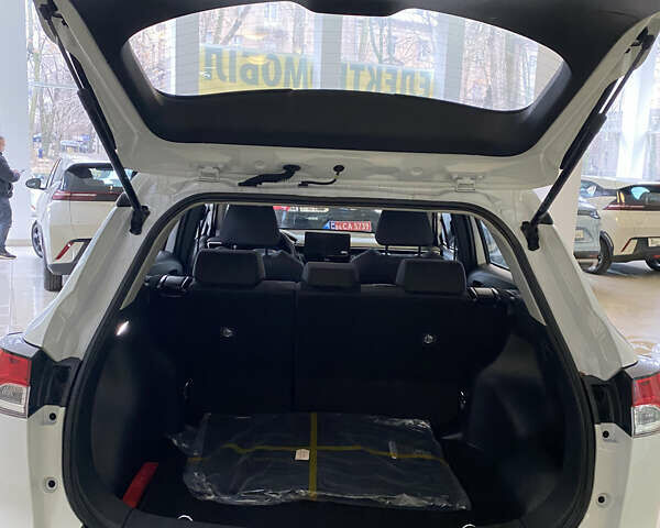 Белый Тойота Corolla Cross, объемом двигателя 2 л и пробегом 1 тыс. км за 28499 $, фото 19 на Automoto.ua