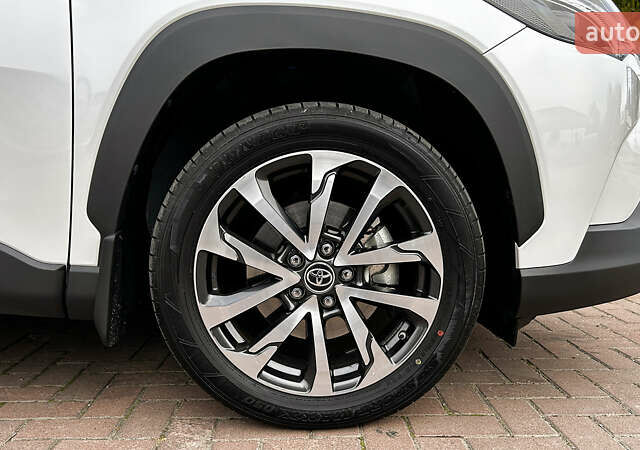 Белый Тойота Corolla Cross, объемом двигателя 1.99 л и пробегом 6 тыс. км за 34991 $, фото 8 на Automoto.ua