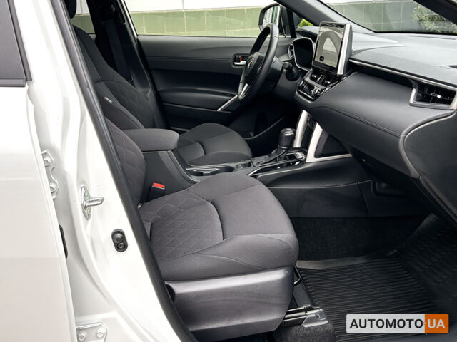 Белый Тойота Corolla Cross, объемом двигателя 2 л и пробегом 6 тыс. км за 35000 $, фото 10 на Automoto.ua