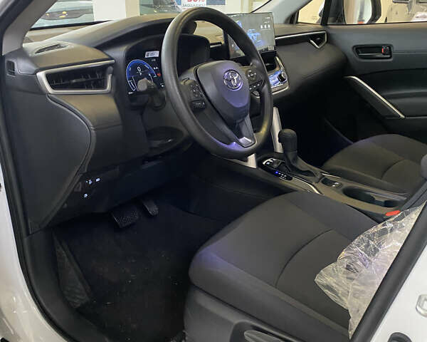 Белый Тойота Corolla Cross, объемом двигателя 2 л и пробегом 1 тыс. км за 28499 $, фото 12 на Automoto.ua