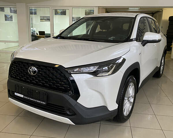 Белый Тойота Corolla Cross, объемом двигателя 2 л и пробегом 1 тыс. км за 28499 $, фото 3 на Automoto.ua