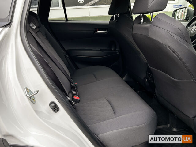 Белый Тойота Corolla Cross, объемом двигателя 2 л и пробегом 6 тыс. км за 35000 $, фото 11 на Automoto.ua