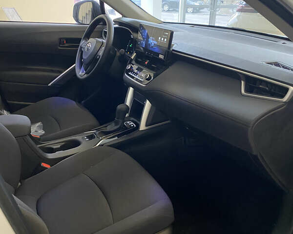Белый Тойота Corolla Cross, объемом двигателя 2 л и пробегом 1 тыс. км за 28499 $, фото 8 на Automoto.ua