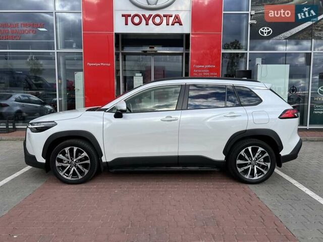 Белый Тойота Corolla Cross, объемом двигателя 2 л и пробегом 3 тыс. км за 39037 $, фото 3 на Automoto.ua