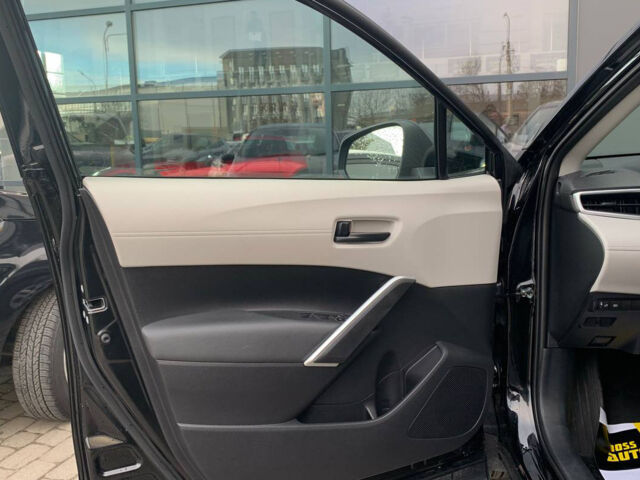 Черный Тойота Corolla Cross, объемом двигателя 2 л и пробегом 33 тыс. км за 27200 $, фото 6 на Automoto.ua