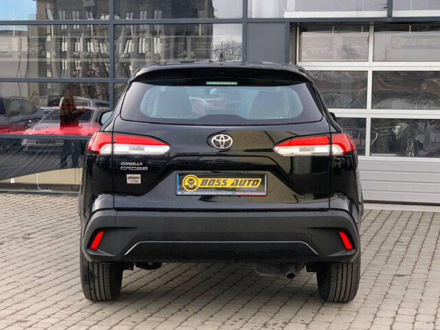 Черный Тойота Corolla Cross, объемом двигателя 2 л и пробегом 33 тыс. км за 27200 $, фото 4 на Automoto.ua