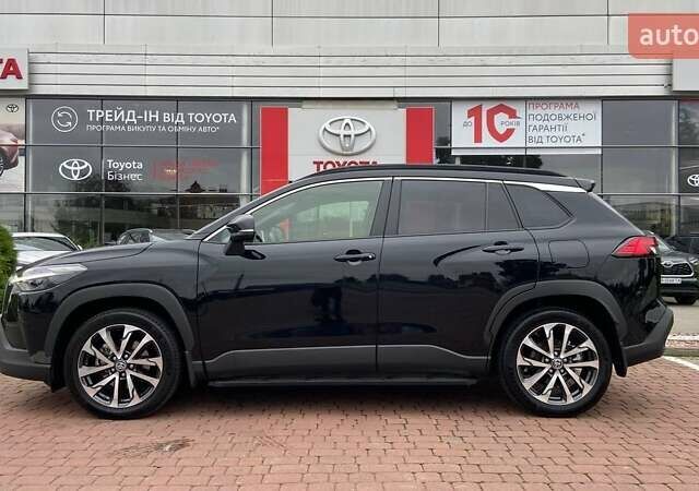 Черный Тойота Corolla Cross, объемом двигателя 2 л и пробегом 22 тыс. км за 32800 $, фото 2 на Automoto.ua