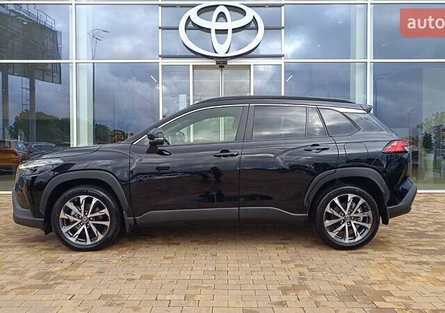 Черный Тойота Corolla Cross, объемом двигателя 2 л и пробегом 13 тыс. км за 38470 $, фото 2 на Automoto.ua