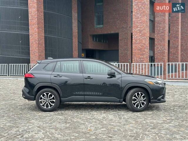 Черный Тойота Corolla Cross, объемом двигателя 2 л и пробегом 8 тыс. км за 29500 $, фото 4 на Automoto.ua