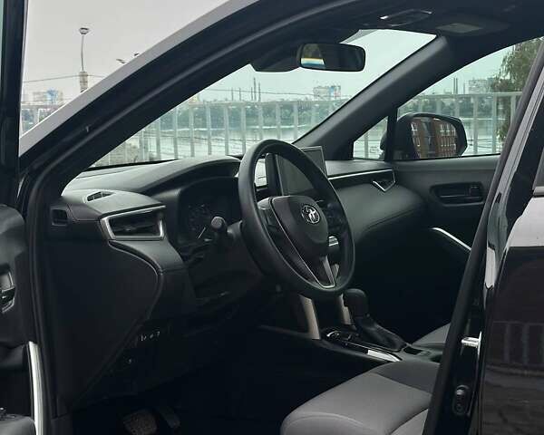 Черный Тойота Corolla Cross, объемом двигателя 2 л и пробегом 8 тыс. км за 29500 $, фото 9 на Automoto.ua