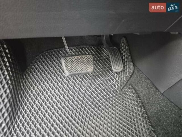 Черный Тойота Corolla Cross, объемом двигателя 2 л и пробегом 33 тыс. км за 32500 $, фото 54 на Automoto.ua