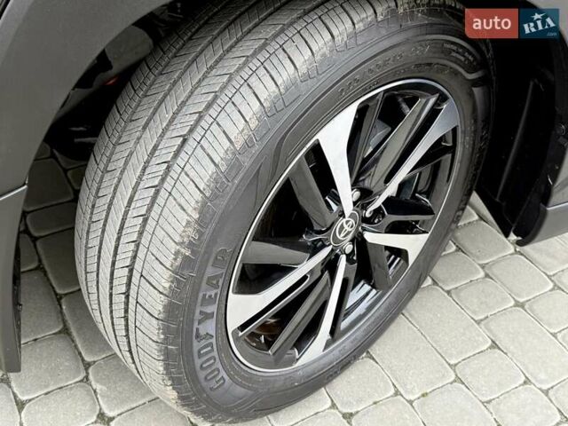 Чорний Тойота Corolla Cross, об'ємом двигуна 2 л та пробігом 5 тис. км за 29700 $, фото 12 на Automoto.ua