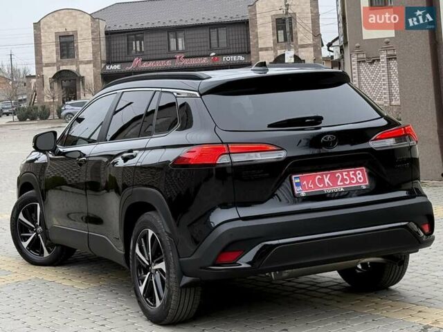 Чорний Тойота Corolla Cross, об'ємом двигуна 2 л та пробігом 5 тис. км за 29700 $, фото 2 на Automoto.ua