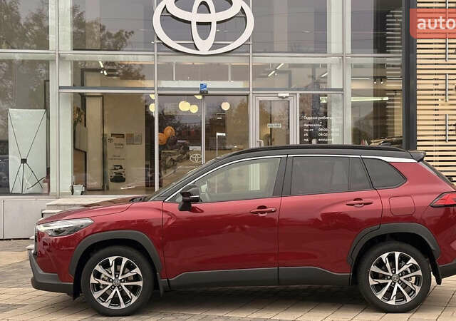 Красный Тойота Corolla Cross, объемом двигателя 2 л и пробегом 5 тыс. км за 38547 $, фото 5 на Automoto.ua