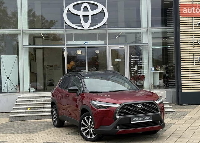 Красный Тойота Corolla Cross, объемом двигателя 2 л и пробегом 5 тыс. км за 38547 $, фото 2 на Automoto.ua