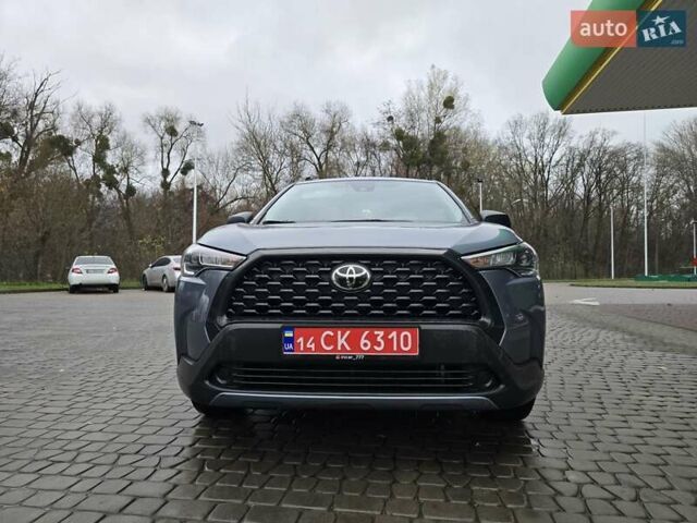 Серый Тойота Corolla Cross, объемом двигателя 2 л и пробегом 78 тыс. км за 23999 $, фото 3 на Automoto.ua