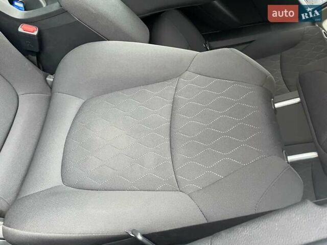 Серый Тойота Corolla Cross, объемом двигателя 2 л и пробегом 4 тыс. км за 24000 $, фото 43 на Automoto.ua