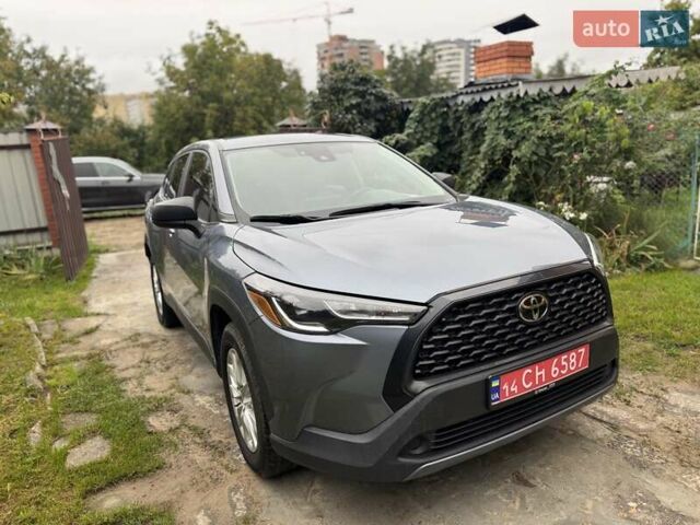 Серый Тойота Corolla Cross, объемом двигателя 2 л и пробегом 73 тыс. км за 22000 $, фото 2 на Automoto.ua