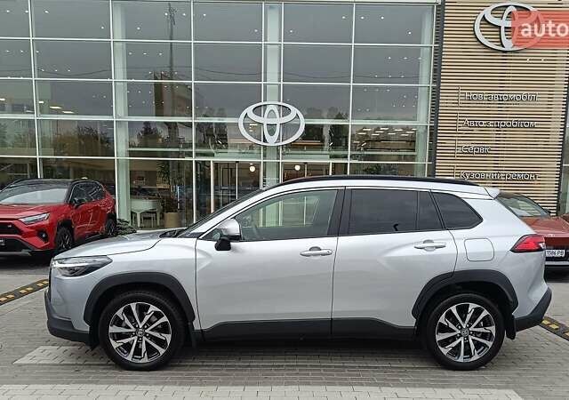 Серый Тойота Corolla Cross, объемом двигателя 2 л и пробегом 46 тыс. км за 33413 $, фото 2 на Automoto.ua